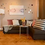 Premium Urban Living - Stylish Apartments At Universitate Prime Location